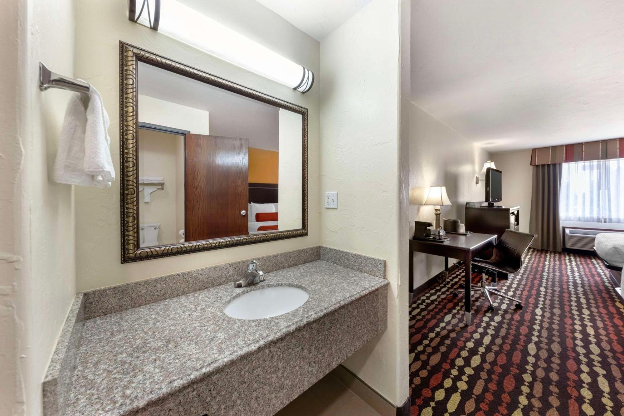 Best Western Greentree Inn & Suites Moore Exteriér fotografie